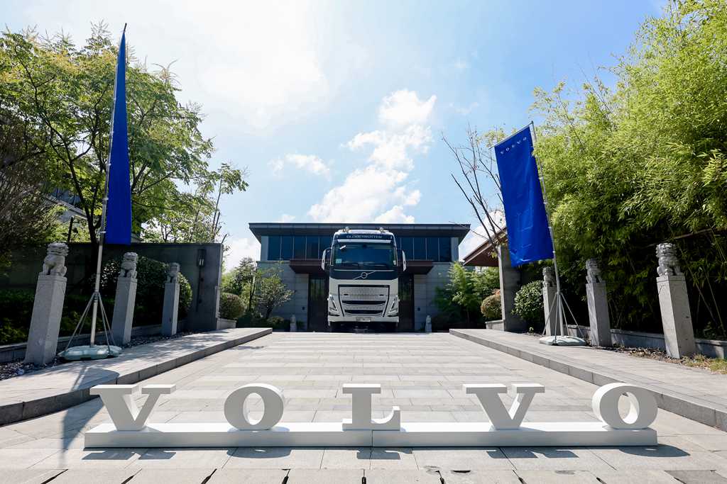 Новая модель грузовиков Volvo 2025 года официально вышла на рынок Китая.