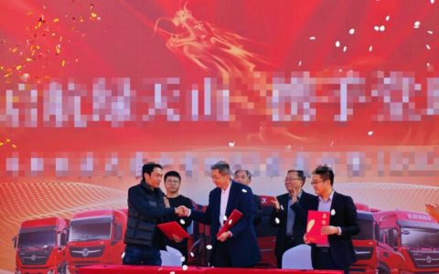 80 электрических тягачей Dongfeng Tianlong открывают новую эру зеленой трансформации в Синьцзяне