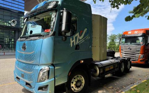 LNG и CNG — обе заправки возможны! Множество особенностей у тягача с двойным топливом Chenglong H7 PRO.