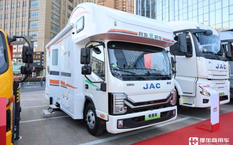 PS Power Split Hybrid, сверхдолгий запас хода без беспокойства о разрядке батареи, реальное фото гибридного автодома JAC Shacman HS7.