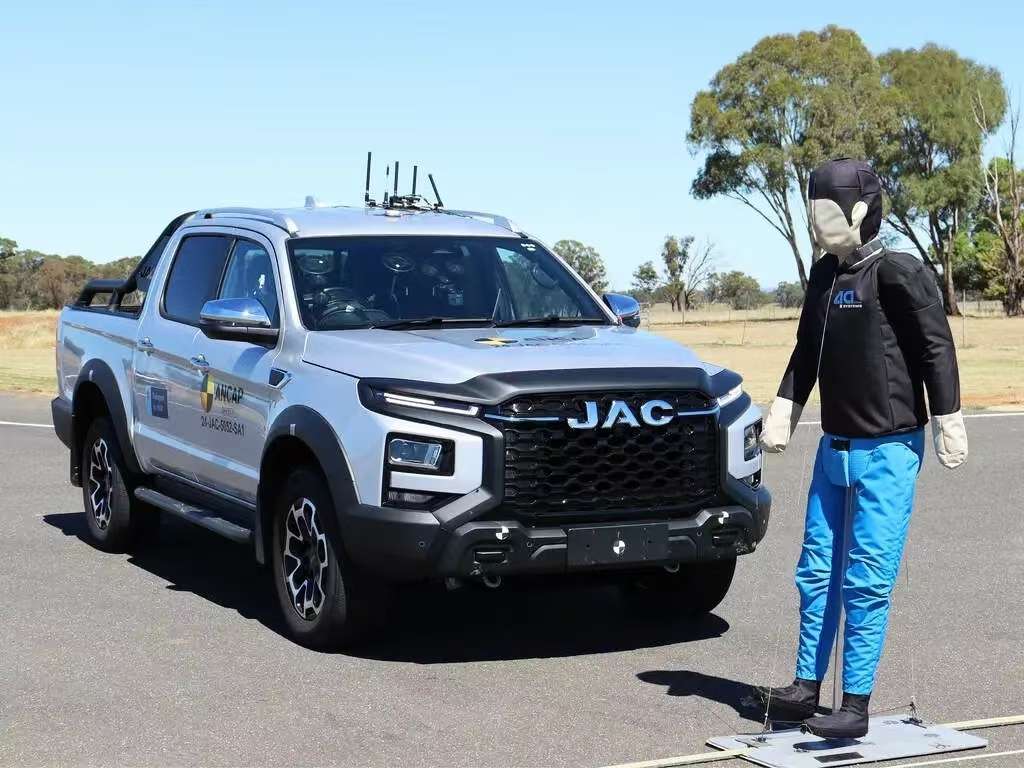 Новый JAC Hunter: Это пикап с пятизвёздочной безопасностью по версии австралийского ANCAP, который также является лидером как на внутреннем, так и на международном рынках, занимая первые позиции в обоих сегментах.