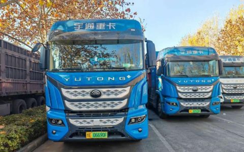 Первая партия из 30 водородных тяжелых грузовиков передана! Компания Weichai New Energy совместно с Liyuan Group и Yutong Commercial Vehicle способствует продвижению и внедрению водородных автомобилей в провинции Хэнань.