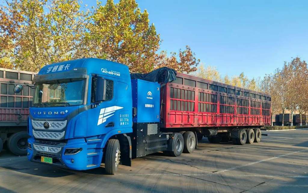 Первая партия из 30 водородных тяжелых грузовиков передана! Компания Weichai New Energy совместно с Liyuan Group и Yutong Commercial Vehicle способствует продвижению и внедрению водородных автомобилей в провинции Хэнань.