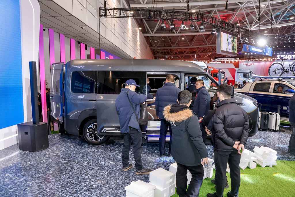 Компания Sinotruk официально представила новый бренд легких коммерческих автомобилей — "Пионер V", с крупным релизом всей линейки моделей.