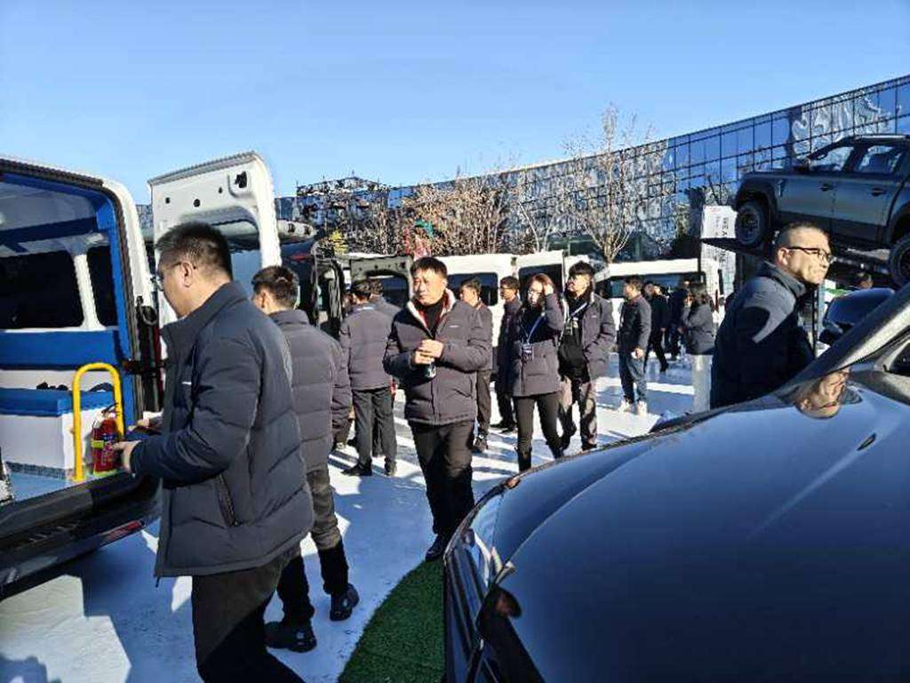 Компания Sinotruk официально представила новый бренд легких коммерческих автомобилей — "Пионер V", с крупным релизом всей линейки моделей.