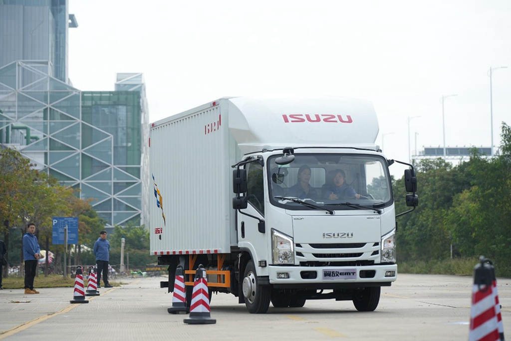 Тест на предельную нагрузку 15,3 тонны: Jiangxi Isuzu Wing EMT Mammoth вышел на рынок с мощным стартом.