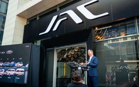 Открывая новый этап и новую главу, JAC представляет обновлённый пикап с автоматической трансмиссией в Чили.