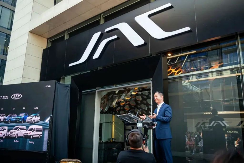 Открывая новый этап и новую главу, JAC представляет обновлённый пикап с автоматической трансмиссией в Чили.