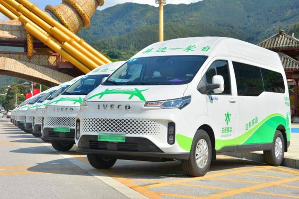 Победа в отраслевых наградах! Электрический автомобиль Juxing устанавливает новые высоты в области экологичности и эффективных перевозок.
