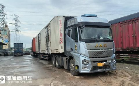 Последний выбор поклонников тяжёлых грузовиков JAC — JAC Xingyao X7 помогает господину Чжэну в его пути к богатству в грузоперевозках.