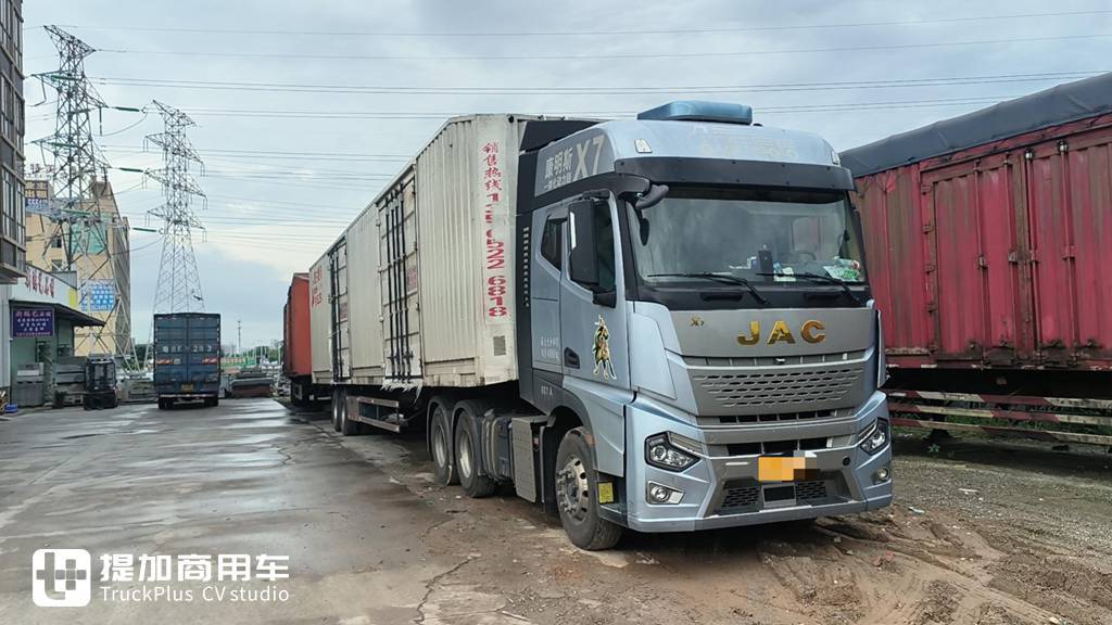 Последний выбор поклонников тяжёлых грузовиков JAC — JAC Xingyao X7 помогает господину Чжэну в его пути к богатству в грузоперевозках.