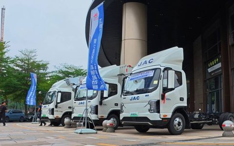 ​​Дебют JAC ES9 — нового электрического легкового грузовика в Шэньчжэне: предзаказ 140-киловаттной модели запущен для умного обновления городской логистики​​
