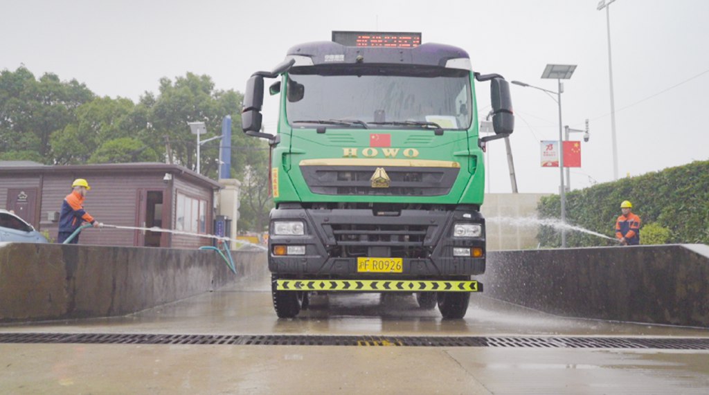 ​​Самый ценный "первое место"! SINOTRUK заняла лидерство по продажам грузовиков в апреле, подтверждая трехлетнее доминирование​​