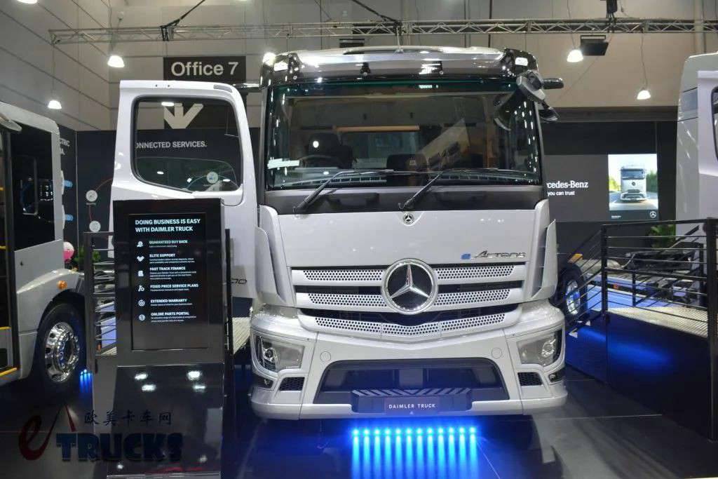 ​​Ведем вас по Брисбенскому автосалону 2025: Европейские грузовики – новый Tatra Phoenix и двухместная кабина IVECO​​