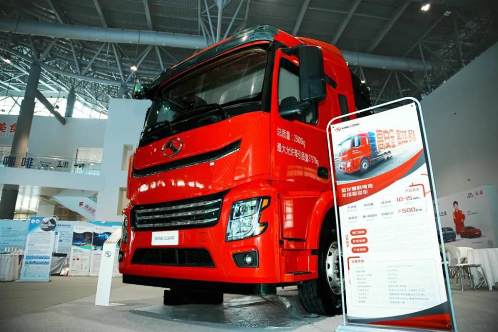 KING LONG Hydrogen Energy Heavy-duty Truck Shines at the 2025 Xiamen Industrial Fair and Cross-Strait Machinery & Electronics Trade Show, Demonstrating Core Strength