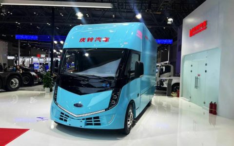 ​​Китайский автопром: Qingling представляет глобальные премьеры – интеллектуальный тяжёлый грузовик Lingjie и эффективный лёгкий электрический грузовик Lingkun​​