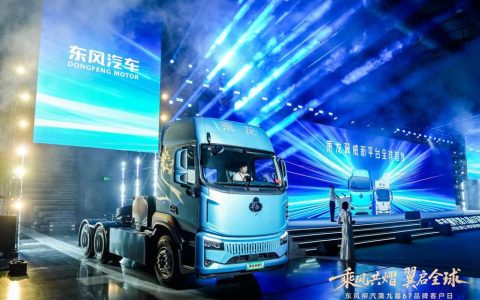 ​​Прорыв в технологии “Трех Электрокомпонентов”! Модель Chenglong Yiwei 5 устанавливает новый эталон производительности для электрических тягачей.​​