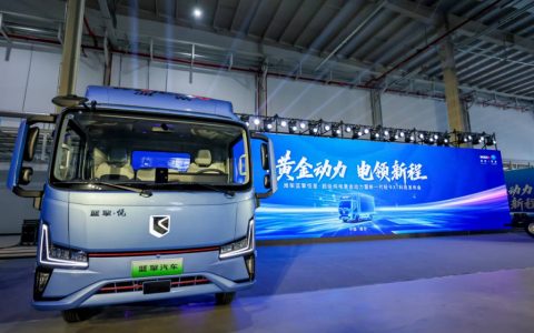 ​​Weichai LANDKING Stellar: Суперэлектрическая золотая сила и новое поколение легких грузовиков X7 официально представлены!​​