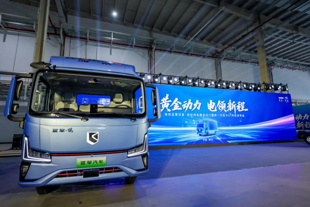 ​​Weichai LANDKING Stellar: Суперэлектрическая золотая сила и новое поколение легких грузовиков X7 официально представлены!​​