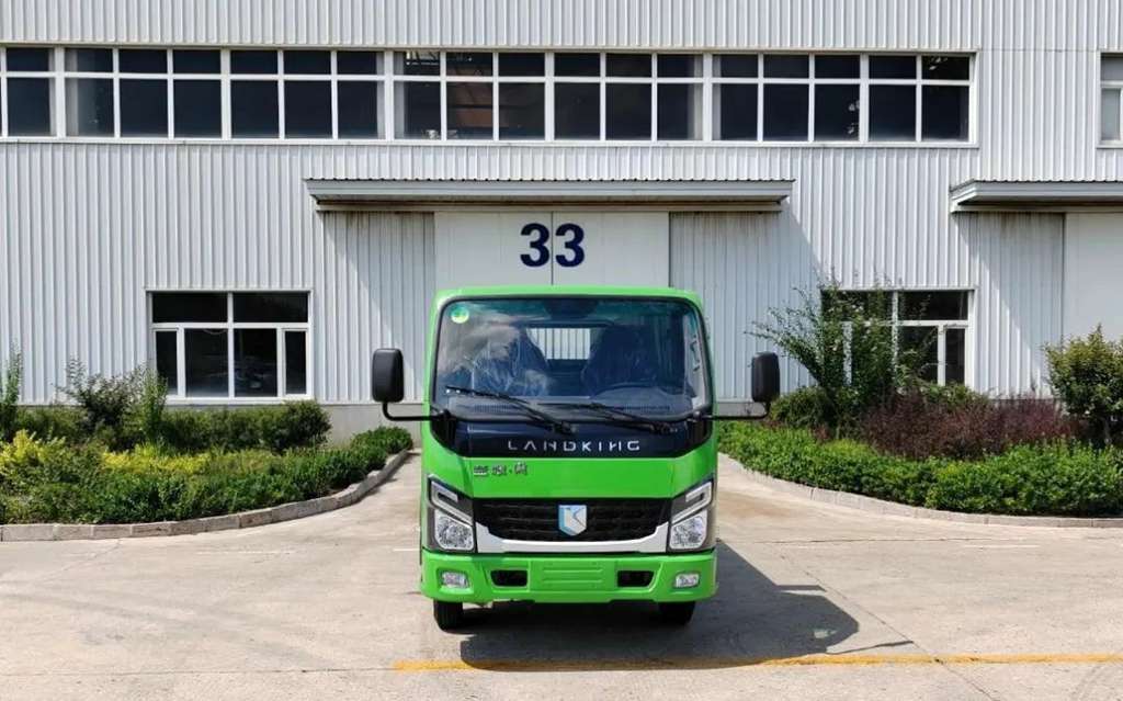 ​​Самосвал Weichai LANDKING • Han: Выдающаяся проходимость и грузоподъемность для решения сложных задач! Мощная конфигурация демонстрирует истинную силу самосвала!​​