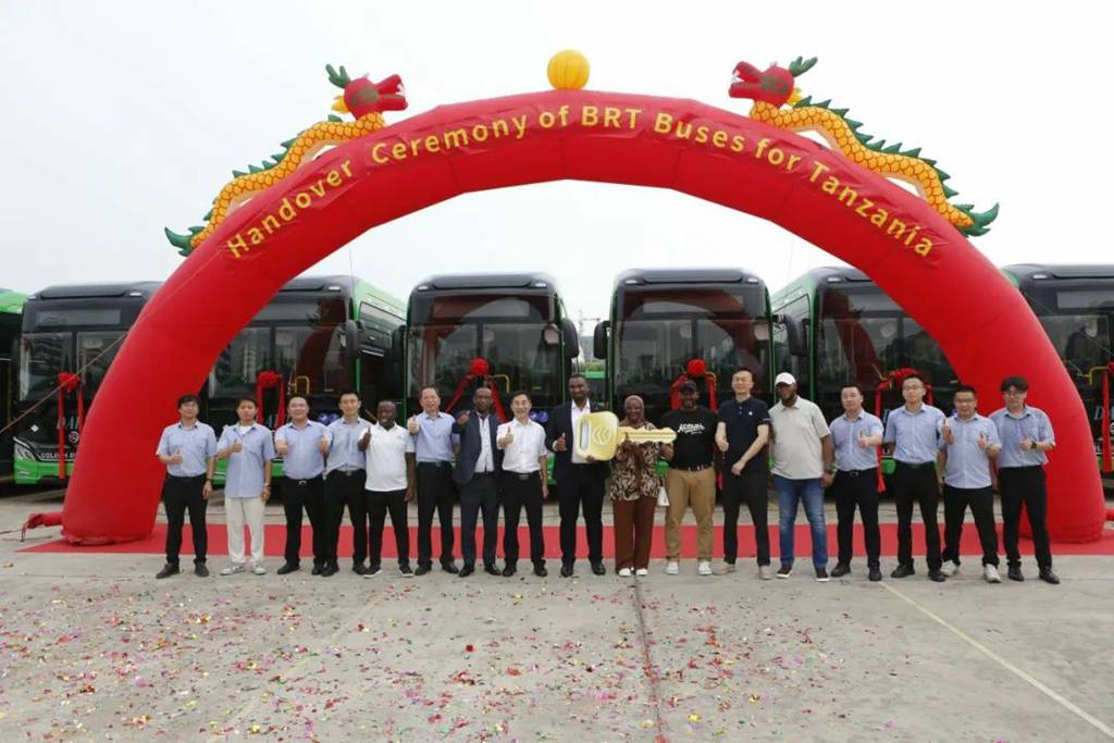 ​​Крупнейший в этом году экспортный заказ на BRT для Африки: 200 автобусов GOLDEN DRAGON переданы заказчику​​