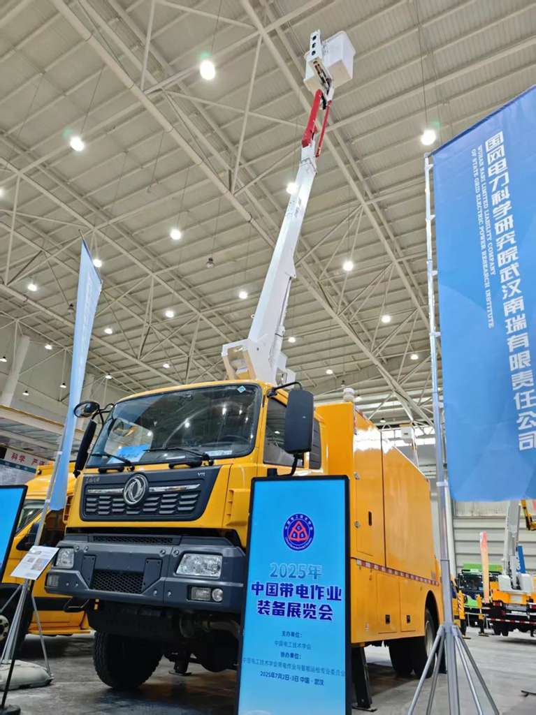 ​​Технологический прорыв и надежная основа! 11 спецмашин на шасси Dongfeng на выставке электрооборудования Китая​​