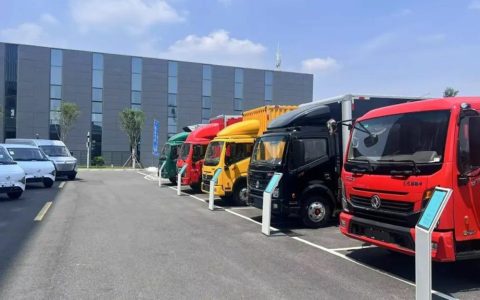 ​​Двигатель Dongfeng Light Truck ZD25: надежный выбор для эффективных перевозок​​