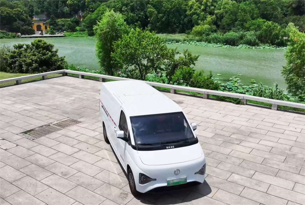 ​​Dongfeng Reliada: Настоящая рабочая лошадка – больше груза, выше скорость, больше запас хода, городские перевозки без проблем​​
