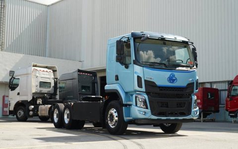 Больше груза, быстрее едешь — и экономия! Электромобиль Dongfeng Liuzhou Motor Chenglong H5 Ultra-Light Edition помогает водителям зарабатывать больше!