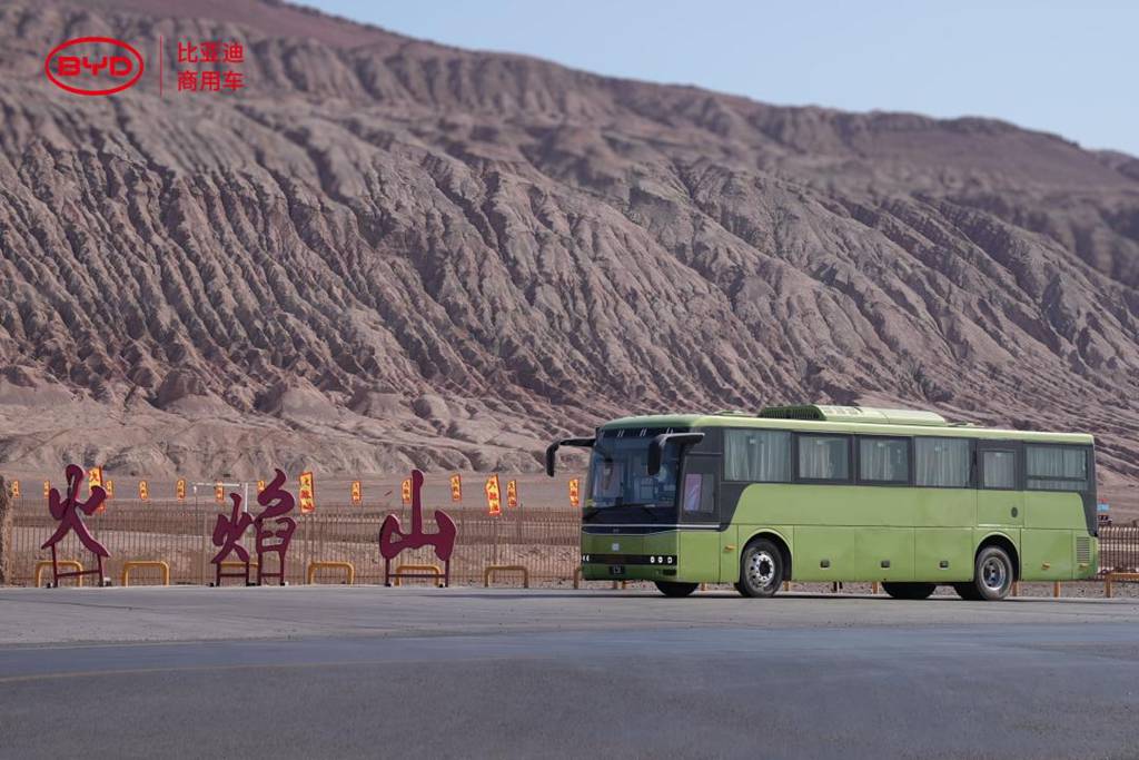 Экстремальный тест при +81.7°C на поверхности земли! Новый автобус BYD успешно прошел испытания в Турфане.