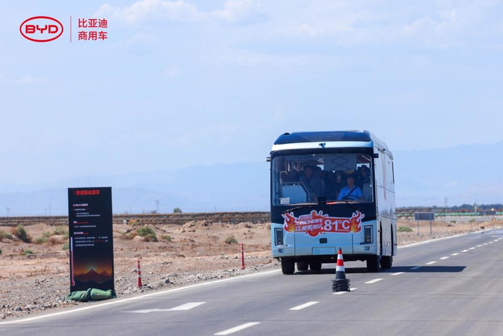 Экстремальный тест при +81.7°C на поверхности земли! Новый автобус BYD успешно прошел испытания в Турфане.