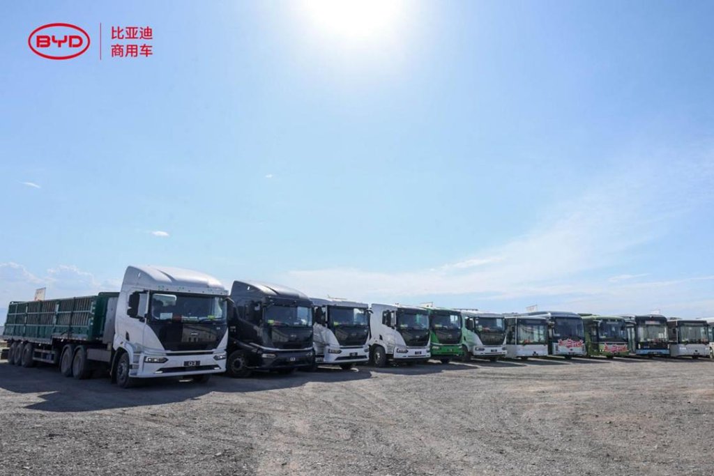 Экстремальный тест при +81.7°C на поверхности земли! Новый автобус BYD успешно прошел испытания в Турфане.