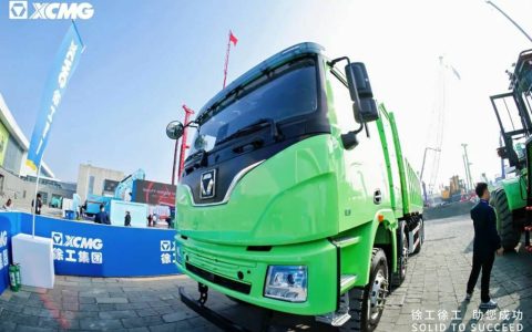 ​​XCMG 400-градусный электрический самосвал дебютирует на BICES 2025​​