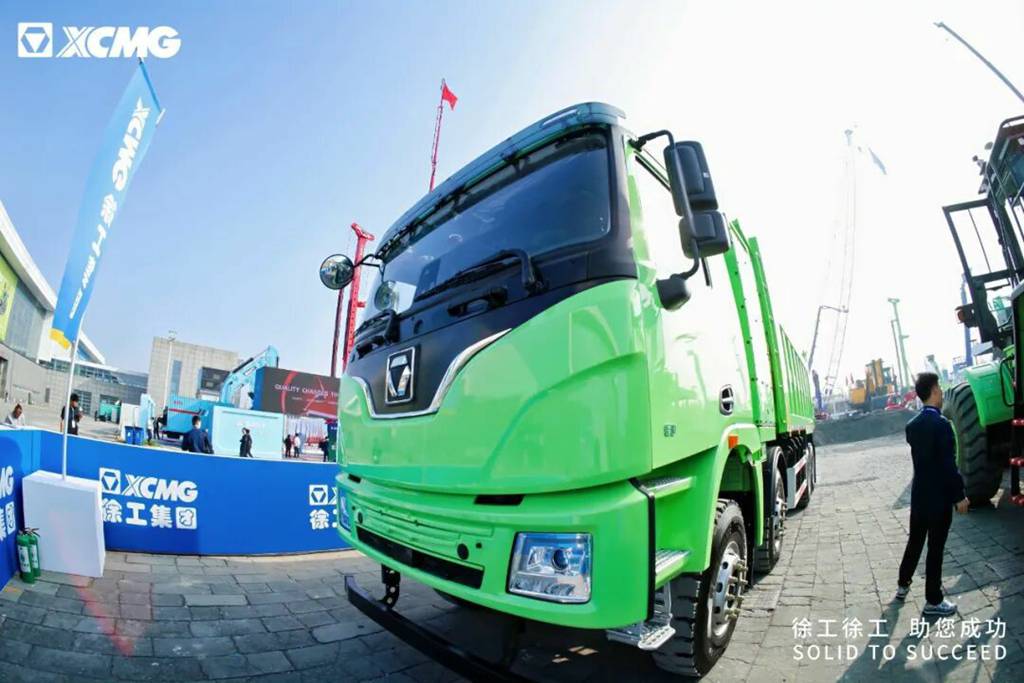 ​​XCMG 400-градусный электрический самосвал дебютирует на BICES 2025​​