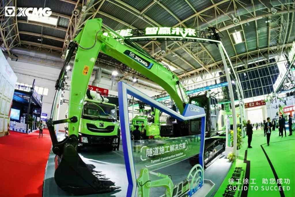 ​​XCMG 400-градусный электрический самосвал дебютирует на BICES 2025​​