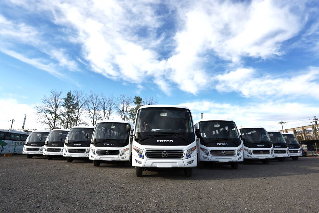 ​​BAIC FOTON поставила 100 специализированных школьных автобусов крупному клиенту на Ближнем Востоке, поддержав стратегию локализации образовательных перевозок​​