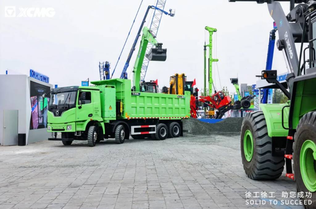​​XCMG 400-градусный электрический самосвал дебютирует на BICES 2025​​