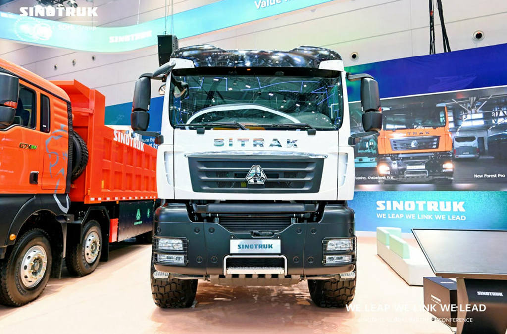 ​​Не просто "универсальность", но и "специализация"! SINOTRUK All-Terrain Defender – гарантия успеха специальных перевозок!​​