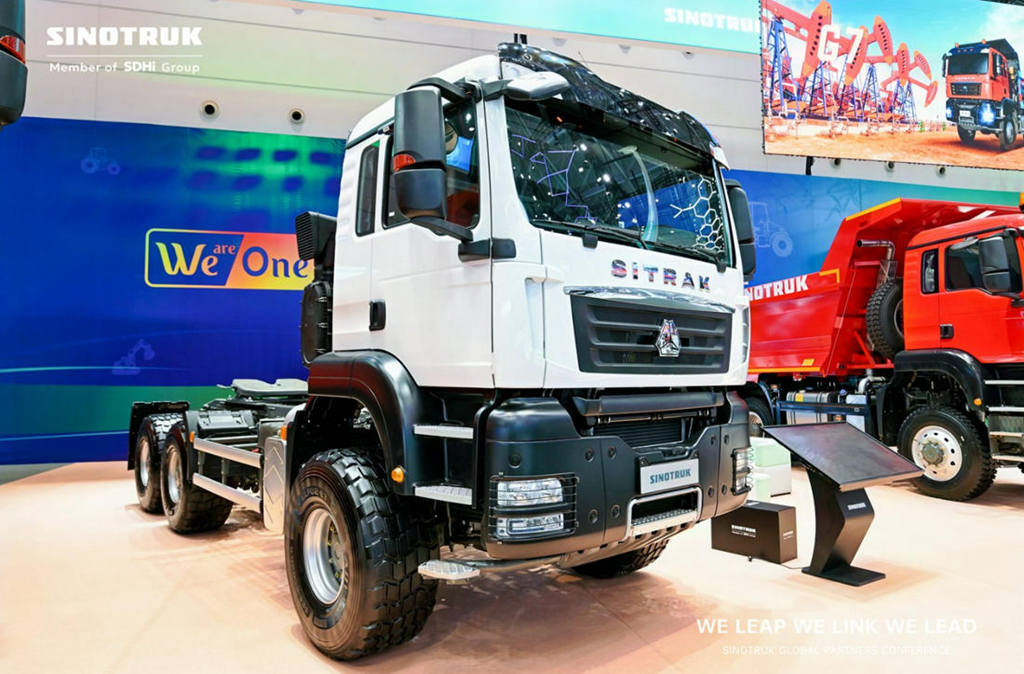 ​​Не просто "универсальность", но и "специализация"! SINOTRUK All-Terrain Defender – гарантия успеха специальных перевозок!​​