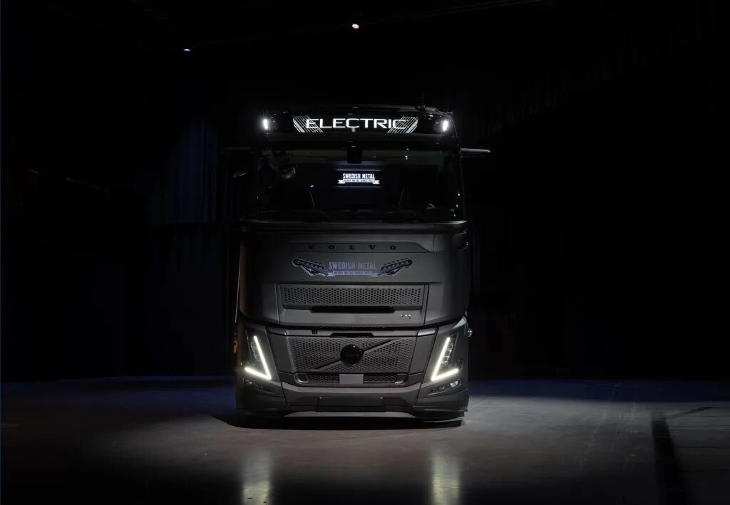 Le camion Volvo dévoilera sa version Swedish Metal Edition lors du Truckstar Festival aux Pays-Bas.