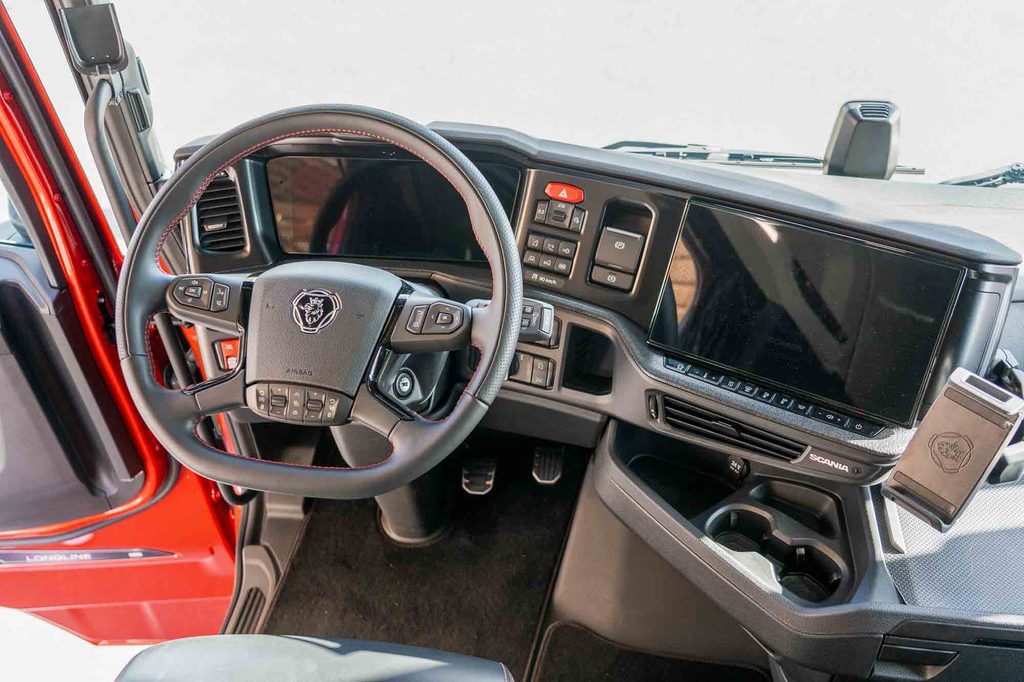 IAA 2026: кабина удлинена на 80 см, V8 на 770 л.с. — детальный обзор тягача Scania LongLine