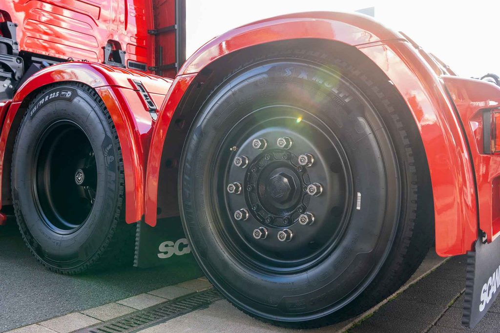 IAA 2026: кабина удлинена на 80 см, V8 на 770 л.с. — детальный обзор тягача Scania LongLine