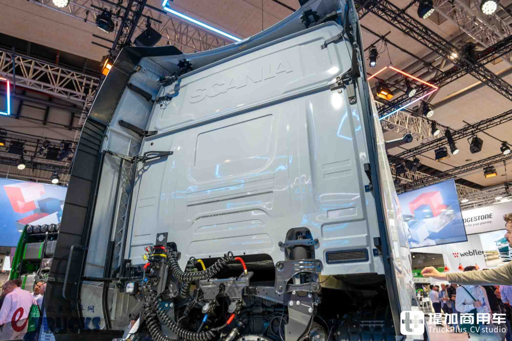 IAA 2026: новая передняя часть, скрытые ручки дверей и электронные зеркала? Детальный обзор нового тягача Scania Dynamic 430 R