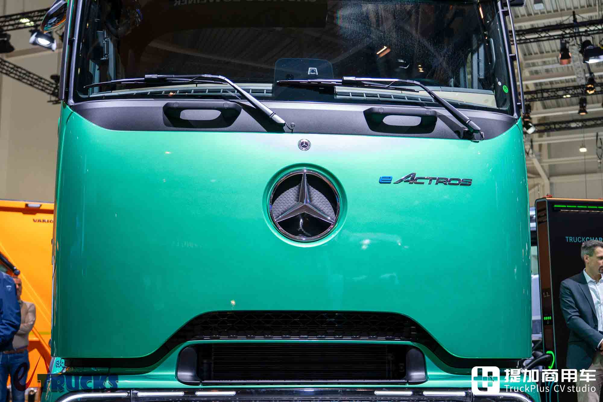IAA 2026: умеет ли магистральный электрический грузовик играть в низкую седёлку? Детальный обзор тягача Mercedes-Benz eActros Lowliner