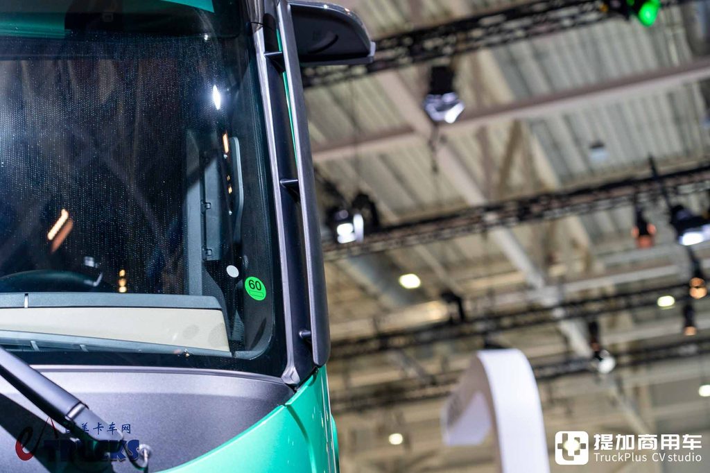 IAA 2026: умеет ли магистральный электрический грузовик играть в низкую седёлку? Детальный обзор тягача Mercedes-Benz eActros Lowliner
