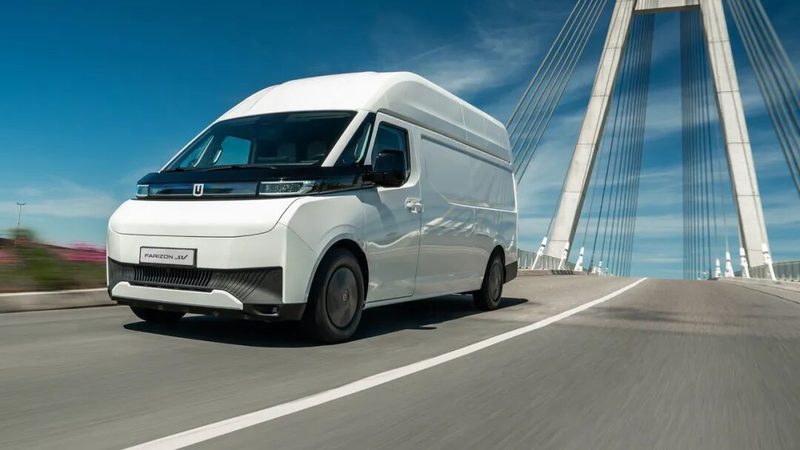 Farizon Super VAN на дороге