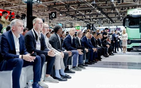 United Trucks представила в Ганновере глобальное комплексное решение по перевозкам: первая клиентская машина коридора Китай–Евразия передана одновременно