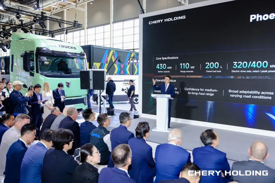 United Trucks представила в Ганновере глобальное комплексное решение по перевозкам: первая клиентская машина коридора Китай–Евразия передана одновременно