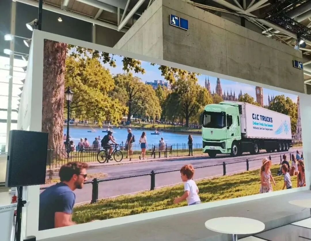United Trucks представила в Ганновере глобальное комплексное решение по перевозкам: первая клиентская машина коридора Китай–Евразия передана одновременно
