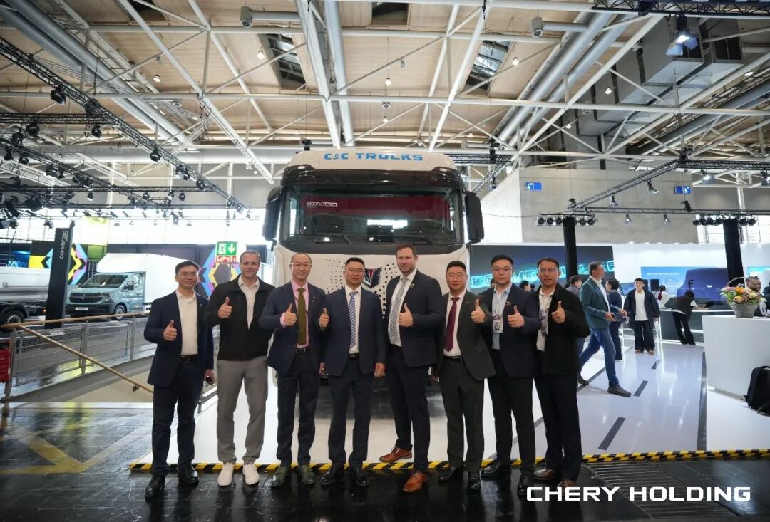 United Trucks представила в Ганновере глобальное комплексное решение по перевозкам: первая клиентская машина коридора Китай–Евразия передана одновременно